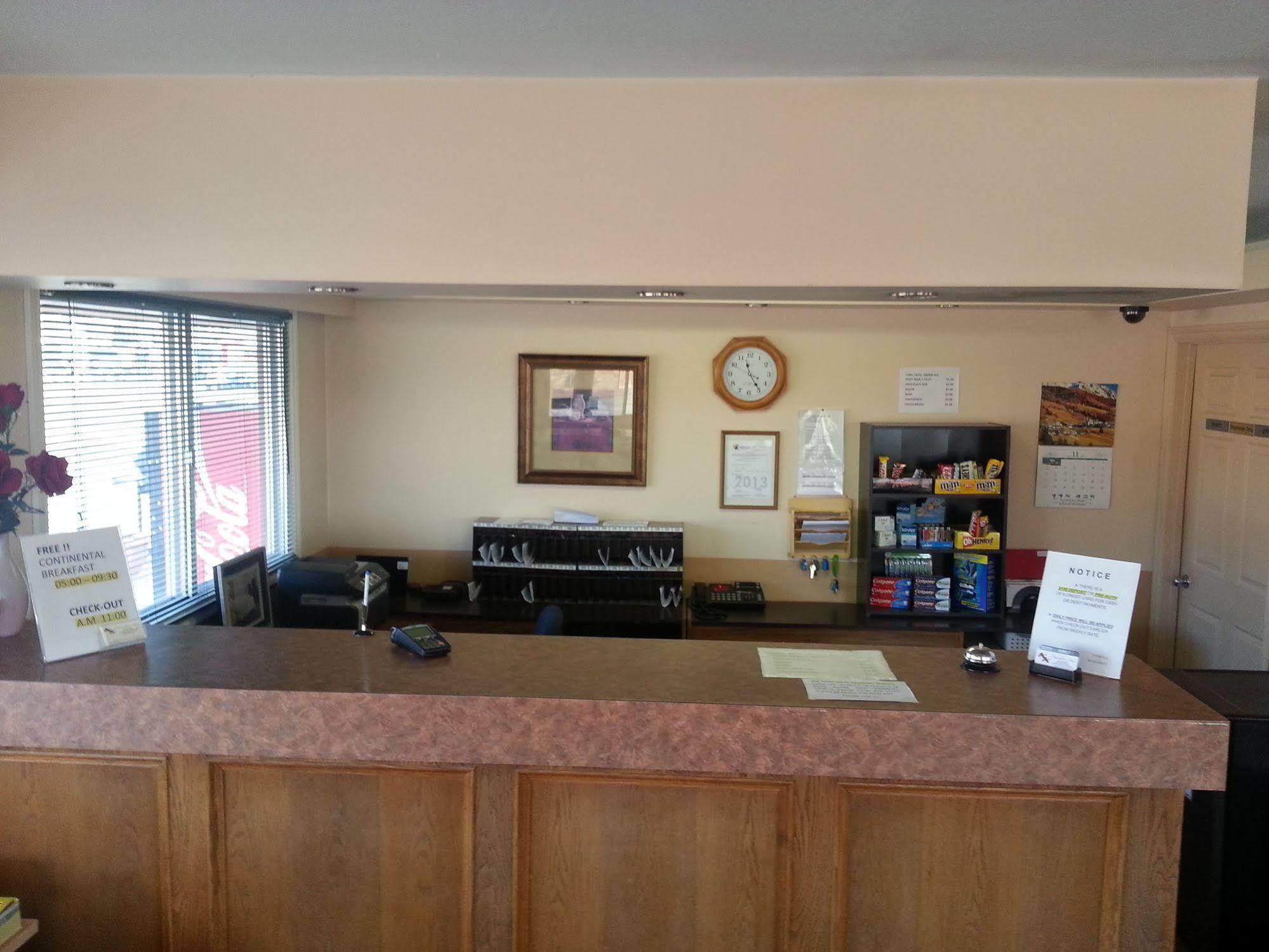 Traveller'S Inn Dawson Creek Eksteriør billede